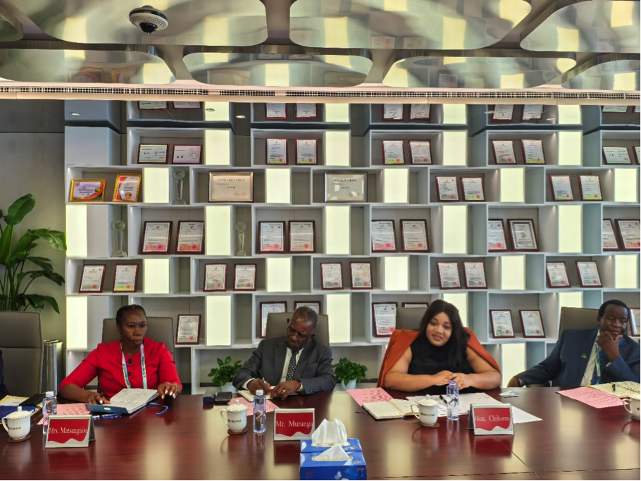 津巴布韦副外长到访milan米兰资源集团总部