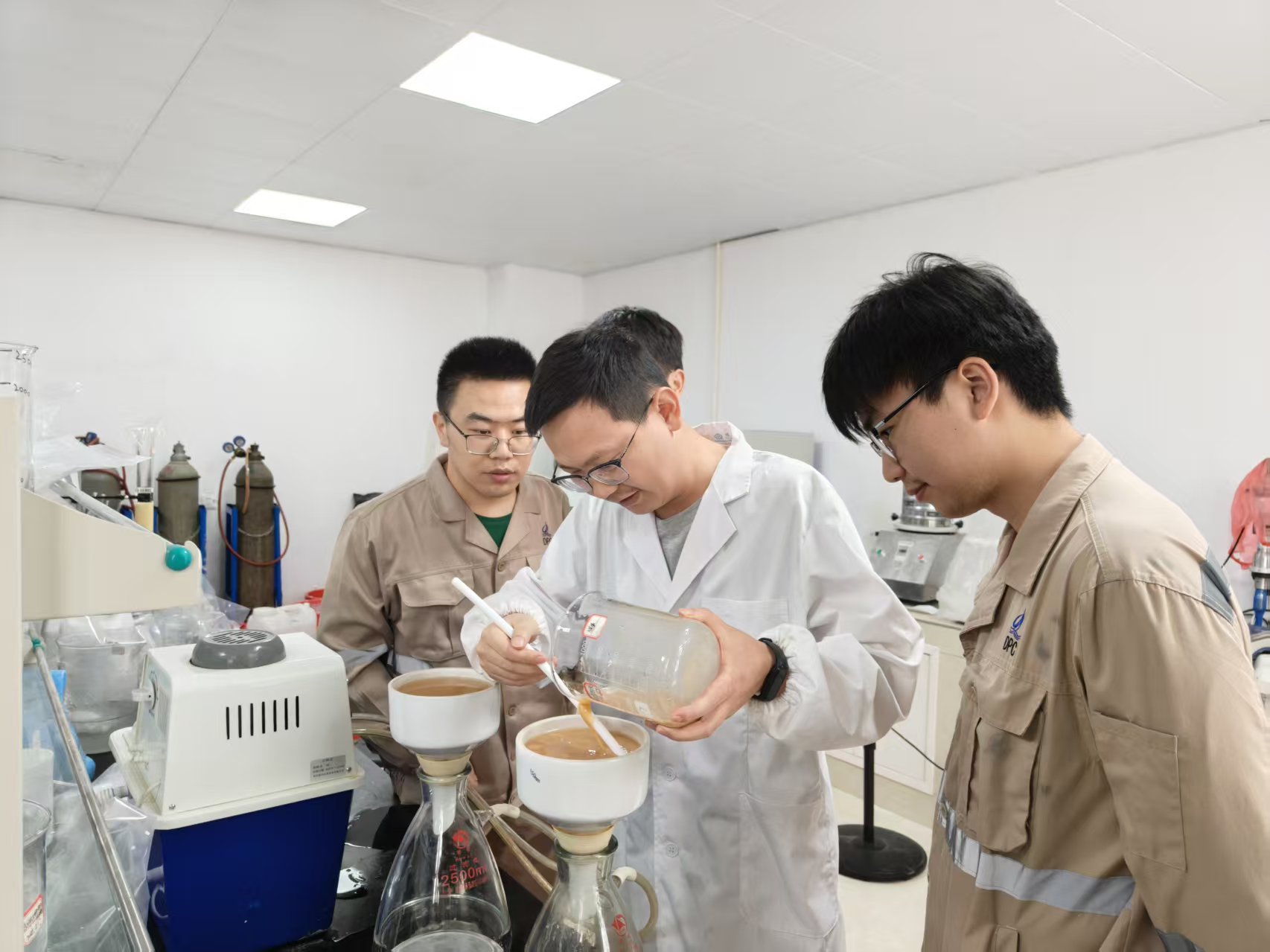 扎根锂业，攻坚路上让&ldquo;锂&rdquo;想花开｜milan米兰锂业研发部90后工程师徐苗